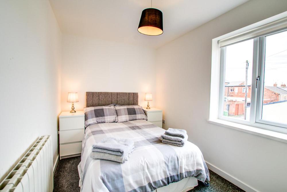 Sunderland Short Stays 2 Bedroom Apartment Free Parking Fulwell Sr6 Dış mekan fotoğraf